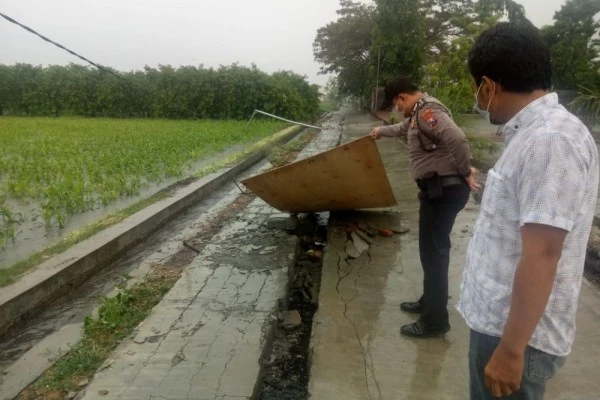 Bermain Saat Hujan, Bocah di Blitar Tewas Tertimpa Tembok Roboh