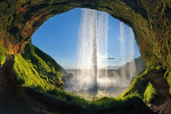 9 Potret Keindahan Seljalandsfoss, Air Terjun Terindah di Islandia