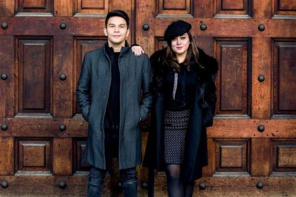 Diisukan Cerai, 10 Perjalanan Cinta Jonathan Frizzy dan Dhena Devanka