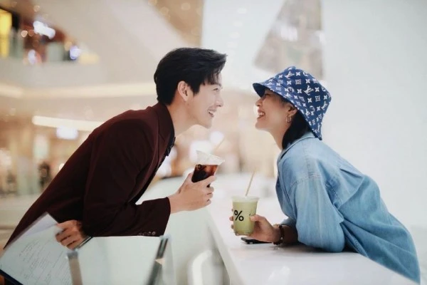10 Potret Mesra Push Puttichai dan Jooy Warattaya, Bak Masih Pacaran!