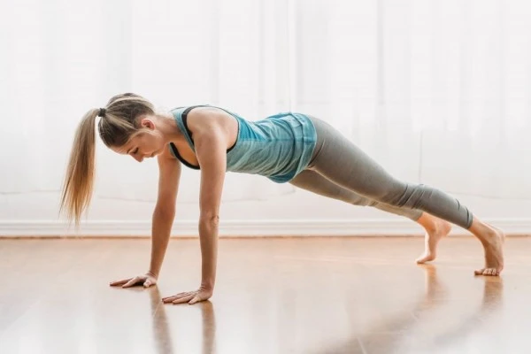 Perlu Dihindari, Ini 5 Kesalahan yang Bikin Plank jadi Tidak Efektif