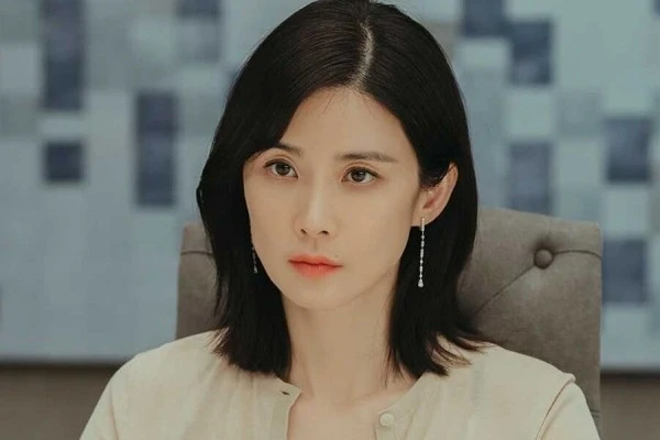 Menantu Keluarga Kaya, 13 Harga Koleksi Tas Lee Bo Young di Drama Mine