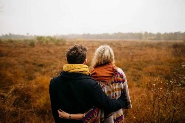 5 Alasan Kamu Gak Pernah Konsisten dalam Mencintai Pasangan Sendiri