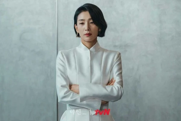 Tajir Melintir, 10 Harga Koleksi Tas Kim Seo Hyung di KDrama Mine