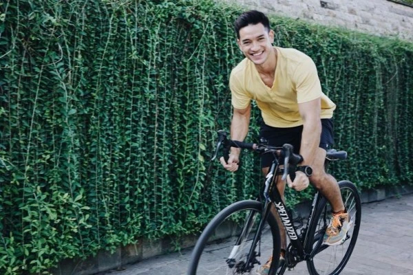 Makin Berotot, 9 Potret Andrew White Saat Lakukan Beragam Olahraga