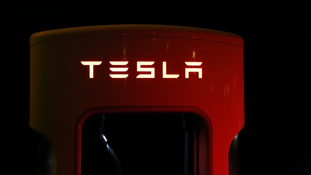 Tesla ujawnia swój nowy superkomputer do trenowania Autopilota