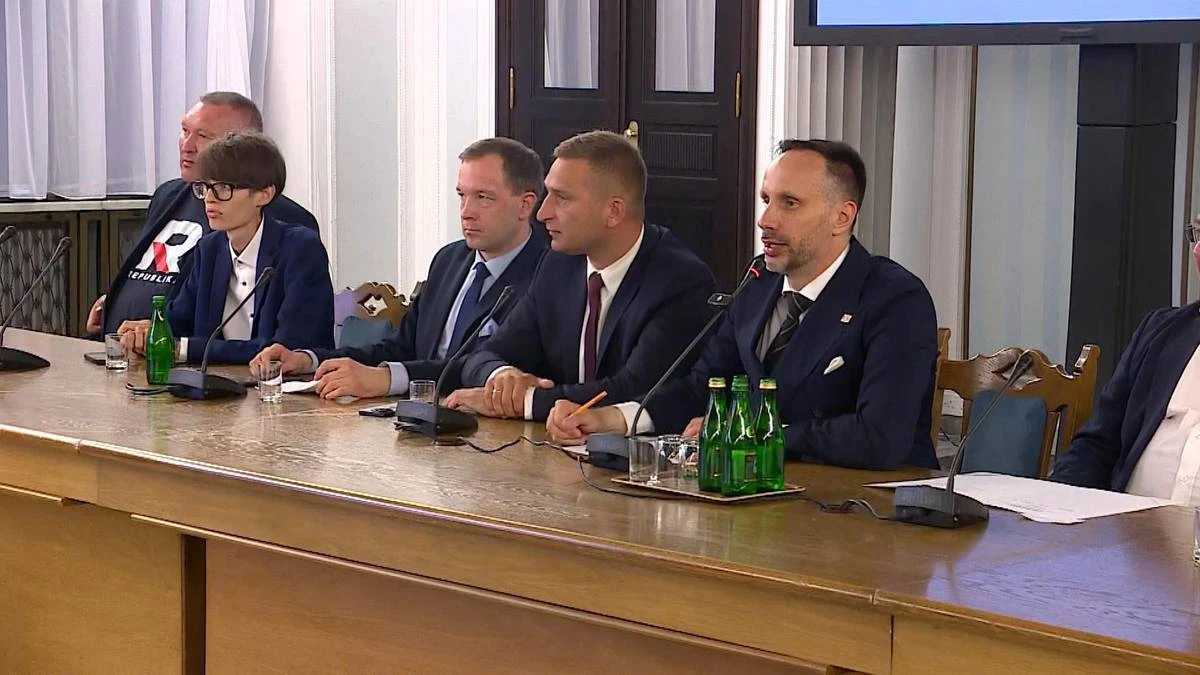 Bąkiewicz wygłosił raport z granicy. Dostał owacje na stojąco