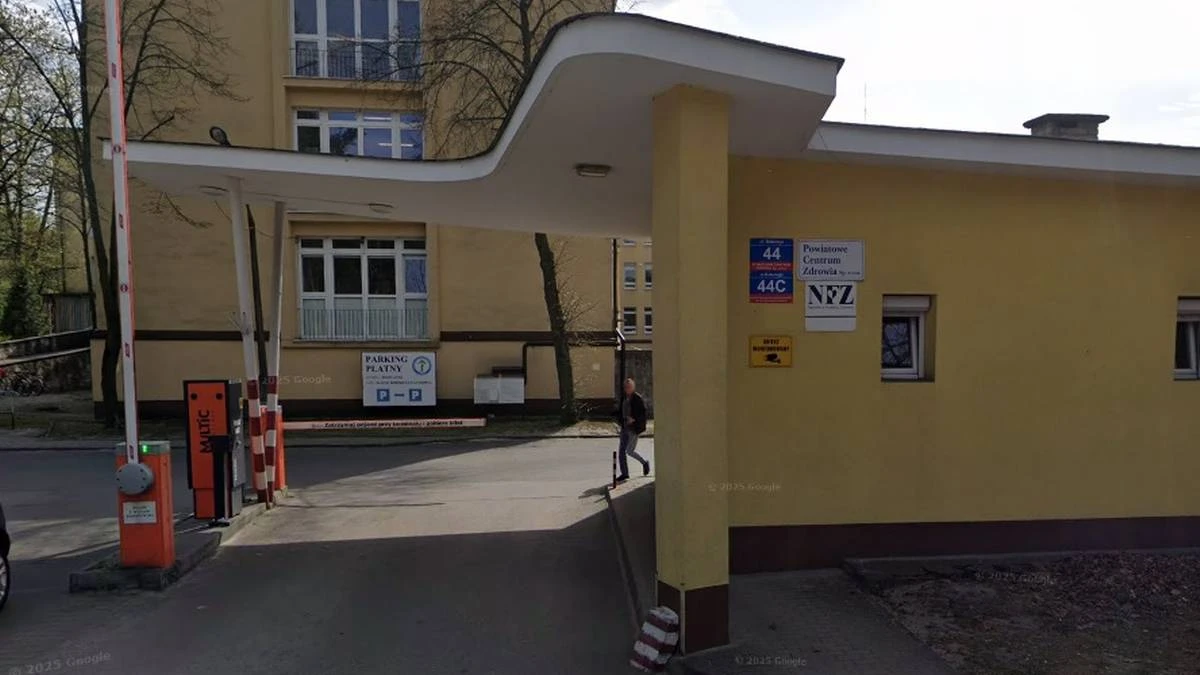 Tragiczny przed szpitalem. Lekarka przygnieciona przez samochód