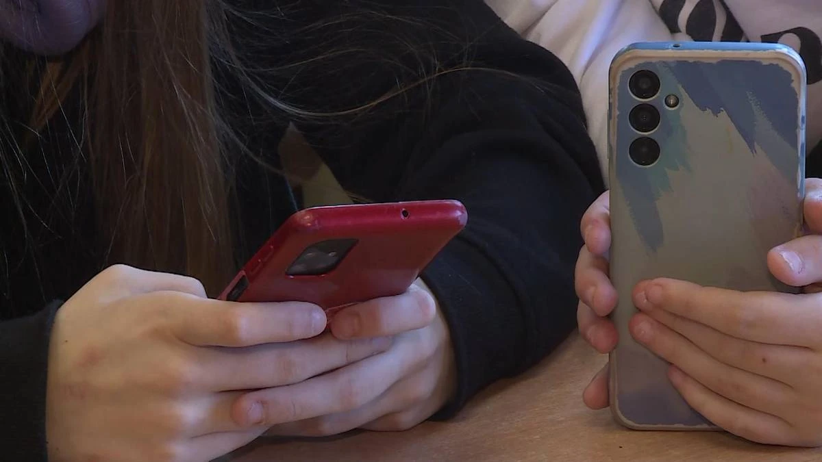 Do szkoły bez smartfona. Europejski kraj wprowadza zakaz