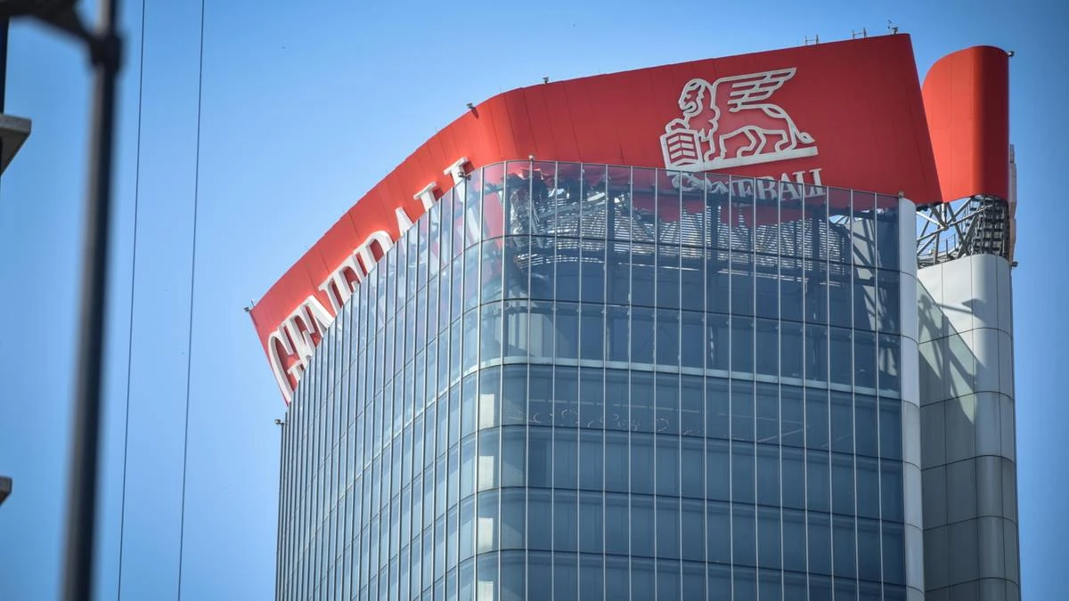 Chwile grozy w centrum Mediolanu. Zawalił się wielki szyld na szczycie wieżowca