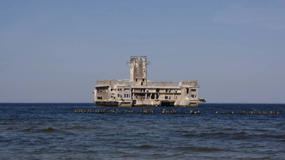 Widać go z plaży w Gdynii. Kiedyś był najważniejszym ośrodkiem niemieckiej marynarki
