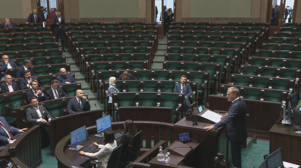 Wystąpienie premiera bez posłów PiS. Politycy KO reagują