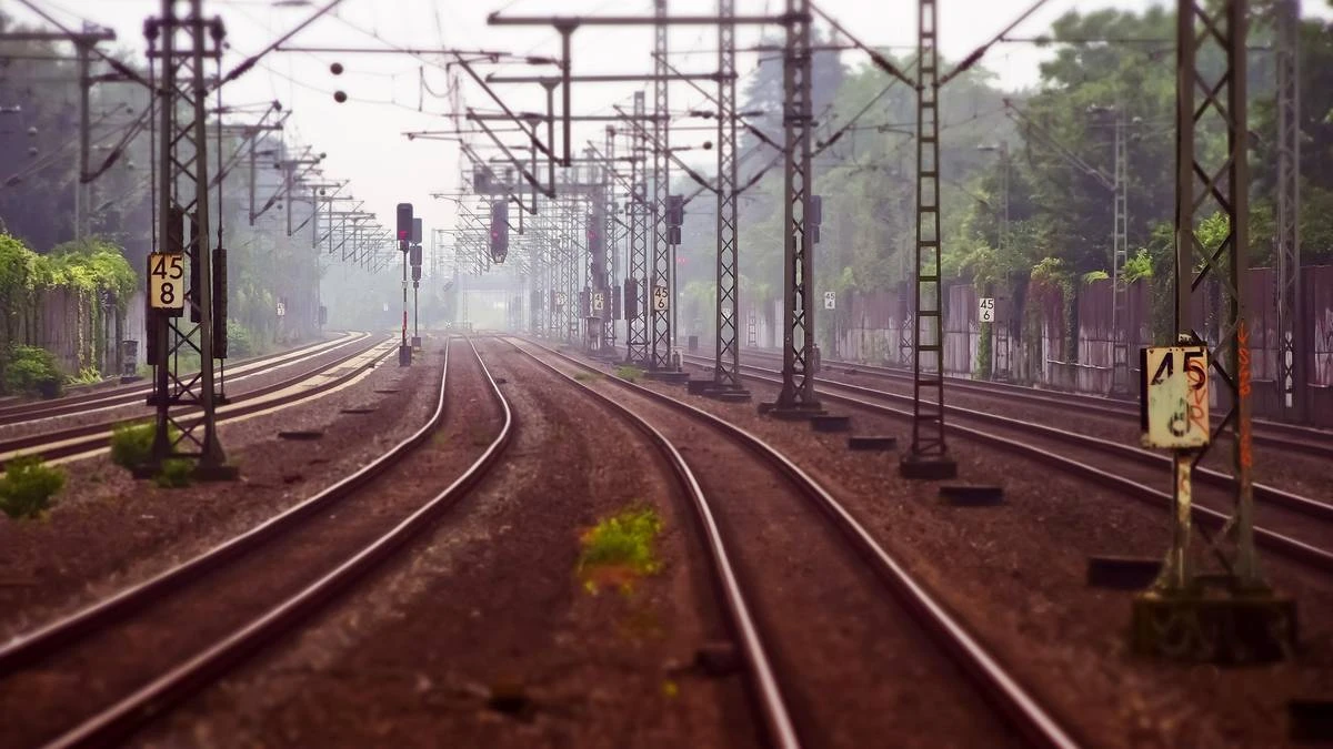 Seria eksplozji na torach w Rosji. Kolejny pociąg uszkodzony