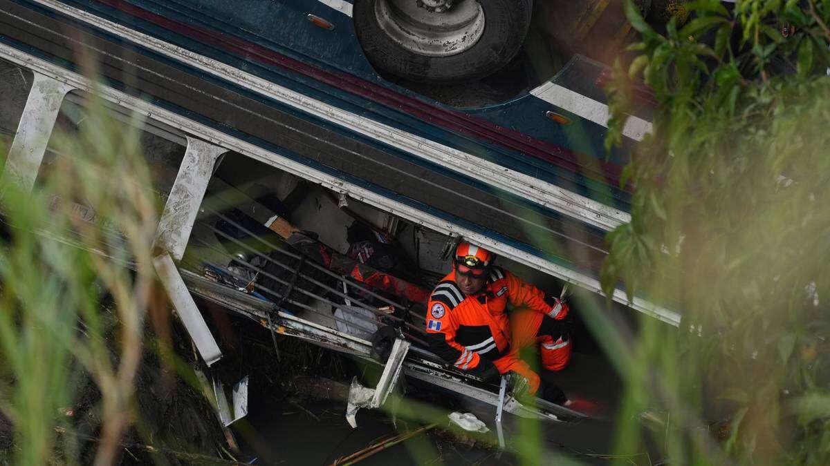 Autobus spadł prosto do rzeki. Tragedia w Gwatemali