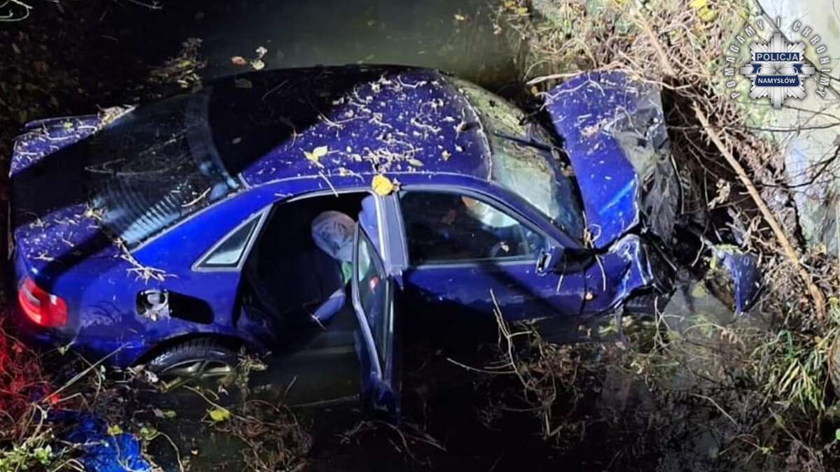 Audi wjechał prosto do rzeki. Nastolatek w szpitalu