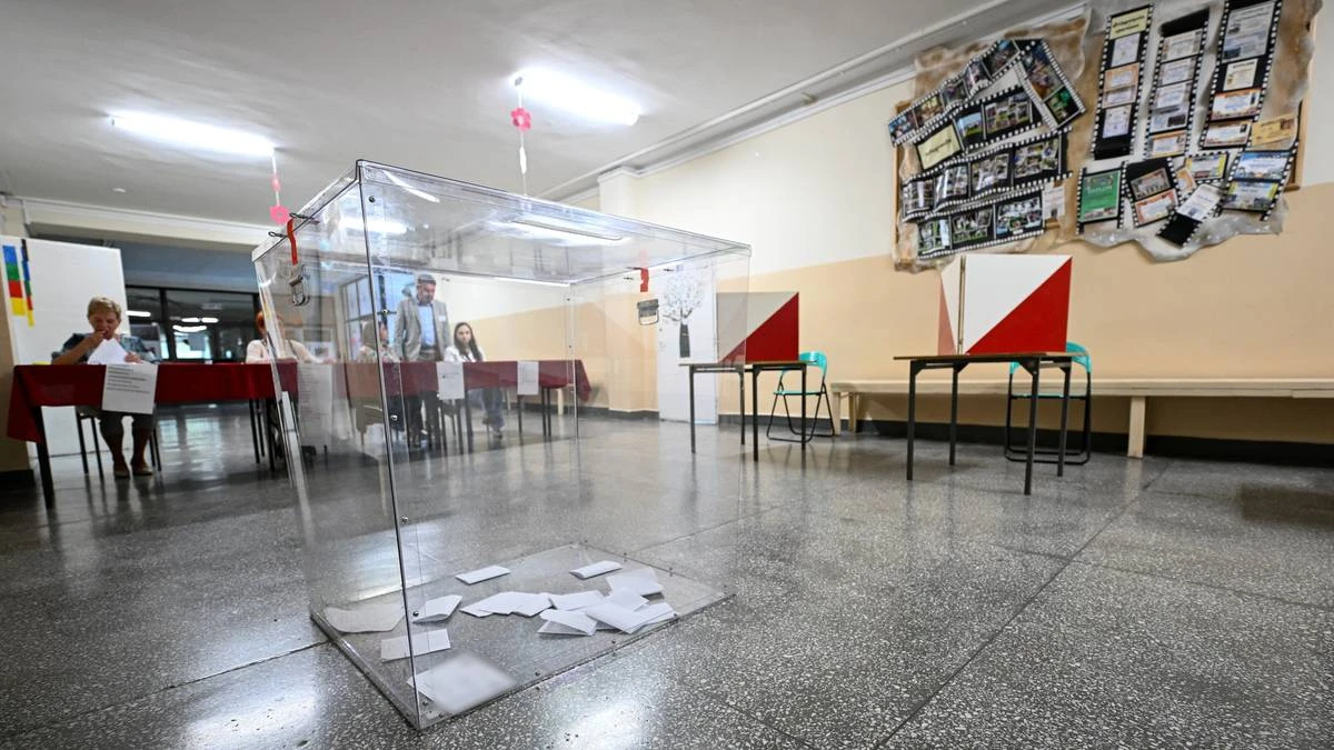 Członkowie komisji zaskoczyli stylizacją. Sprawą zajęła się PKW