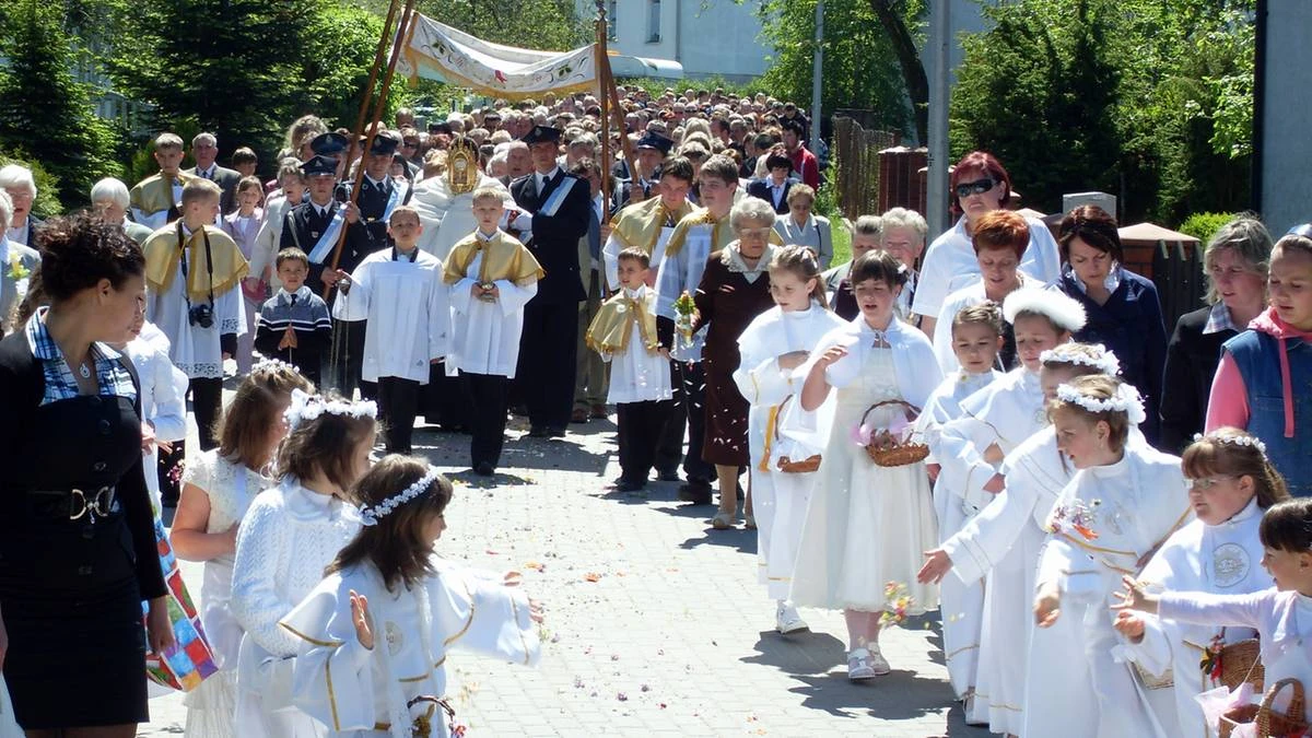 Objazdy, zamknięte sklepy i inne ograniczenia. Zbliża się długi weekend