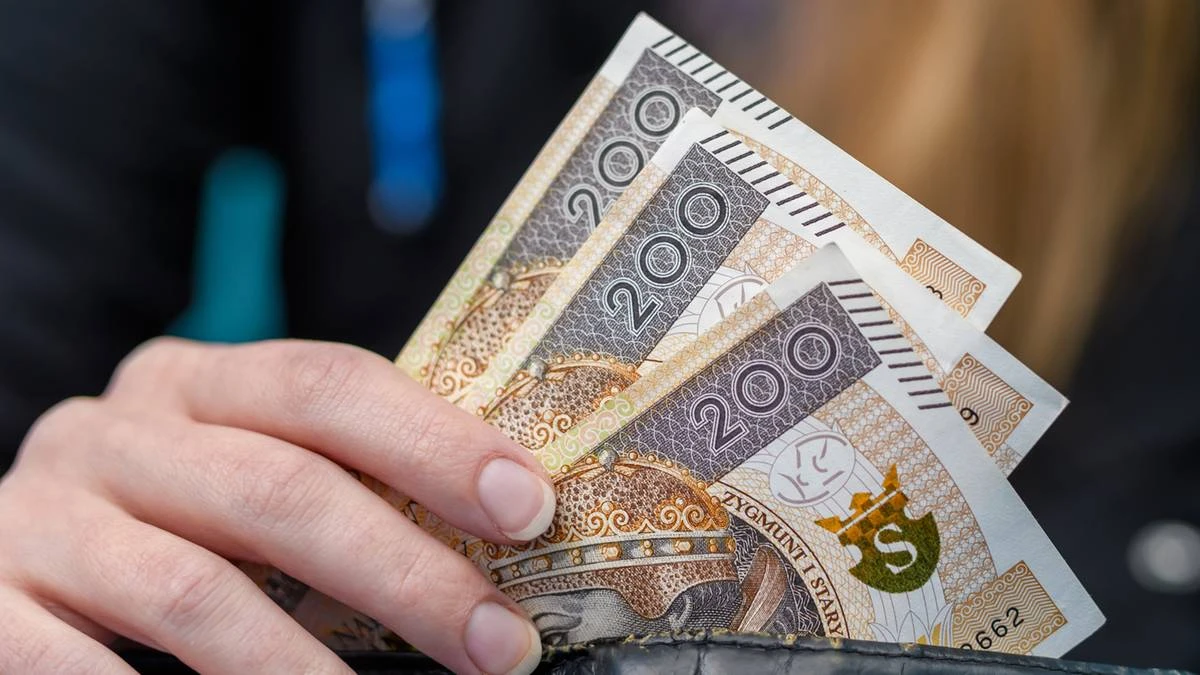 Wielu Polaków dostanie 800 zł od ZUS w lipcu. To dla 
