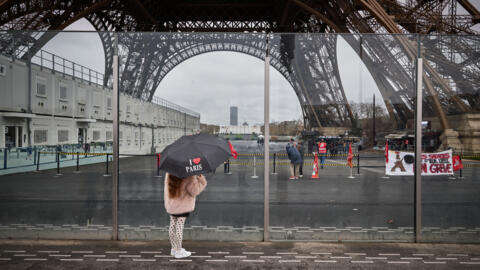 Paris : la grève à la tour Eiffel s'enlise et se dirige vers un troisième jour de fermeture