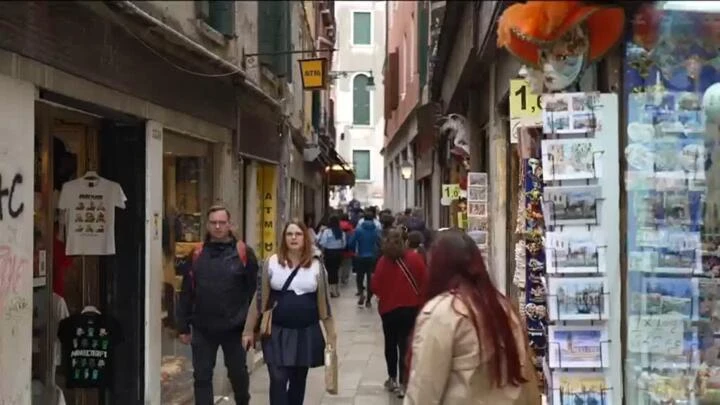 Lutte contre le surtourisme à Venise: les taxes comme solution ?