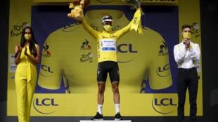Tour de France 2021 : Julian Alaphilippe maillot jaune après avoir gagné la première étape