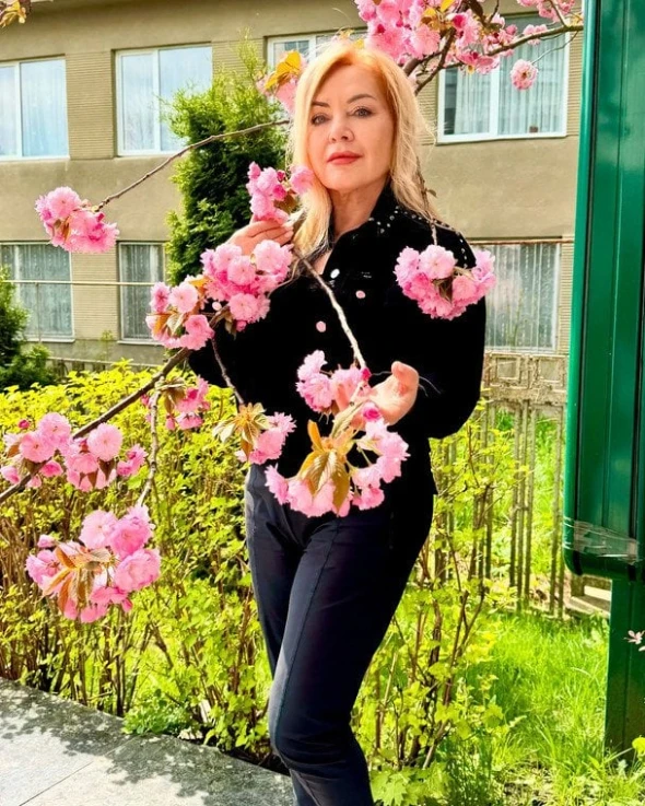 67-річна Оксана Білозір показала схудлу фігуру й поділилась, як тримає себе в формі