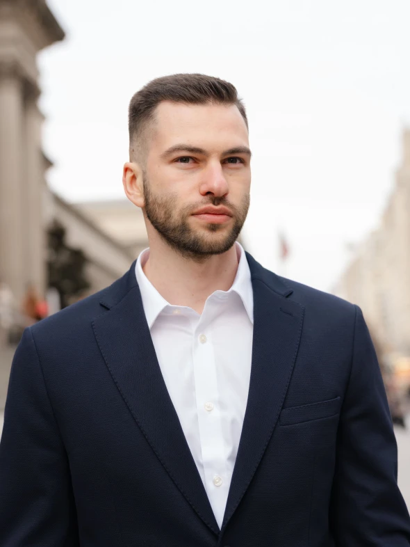 Новаторський підхід до продажу стоматологічних імплантів - Олексій Бірчак про те, як технічна експертиза змінює парадигму продажу