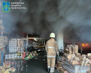 Ворожі дрони атакували Харків, спалахнула масштабна пожежа