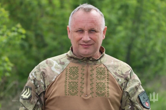 Серце б'ється в кожному стіжку: українські воїни показалися у вишиванках
