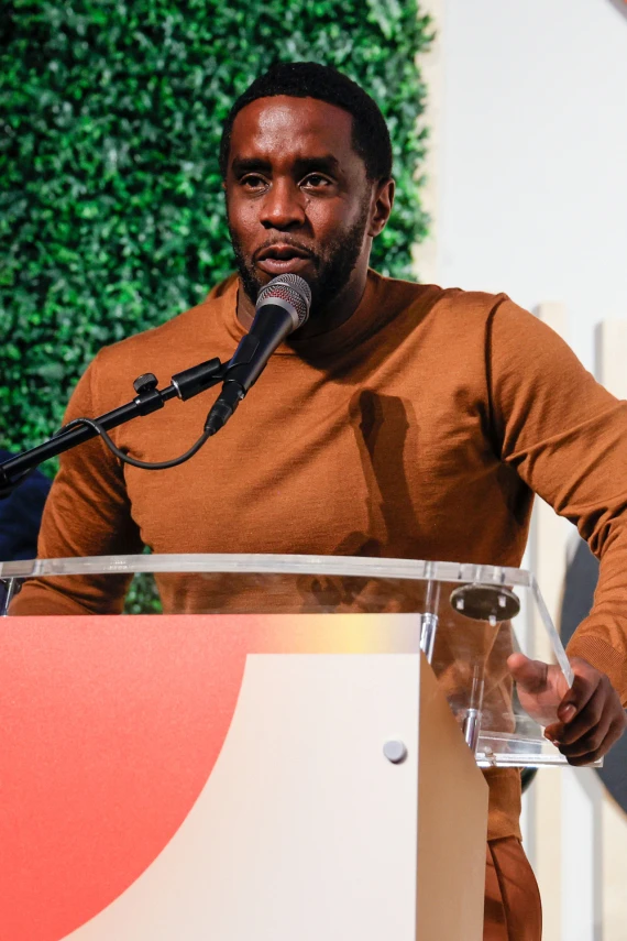 Суд над P. Diddy: з'явилися нові подробиці збочень репера, після яких його доньки двічі покидали залу засідання