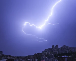 Країну охоплять грозові дощі: оновлений прогноз