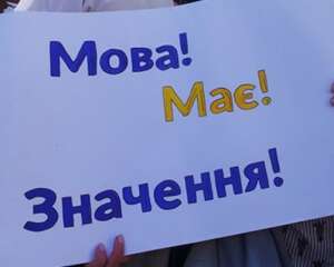 Для більшості українців рідною мовою є українська, а Росія асоціюється з відсталістю