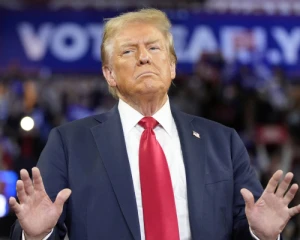 Трамп загруз у судових позовах, але хоче виглядати войовничим