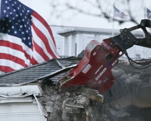 Бульдозер американської політики. Трамп зніс частину Білого дому, щоб побудувати золоту залу