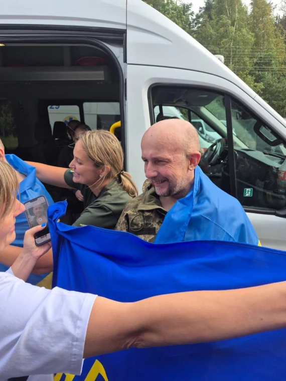 З полону - додому: Україна повернула десятки людей, серед них - журналіст