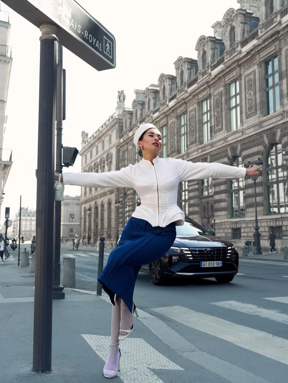 Анна Неплях влаштувала модну зйомку на вулицях Парижа