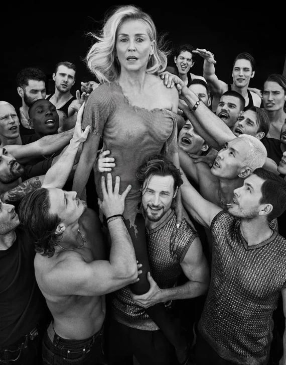 67-річна Шерон Стоун у прозорих сукнях знялась для Vogue з напівоголеними чоловіками
