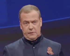 Медведєв пригрозив новими ударами по Україні та обізвав Урсулу фон дер Ляєн