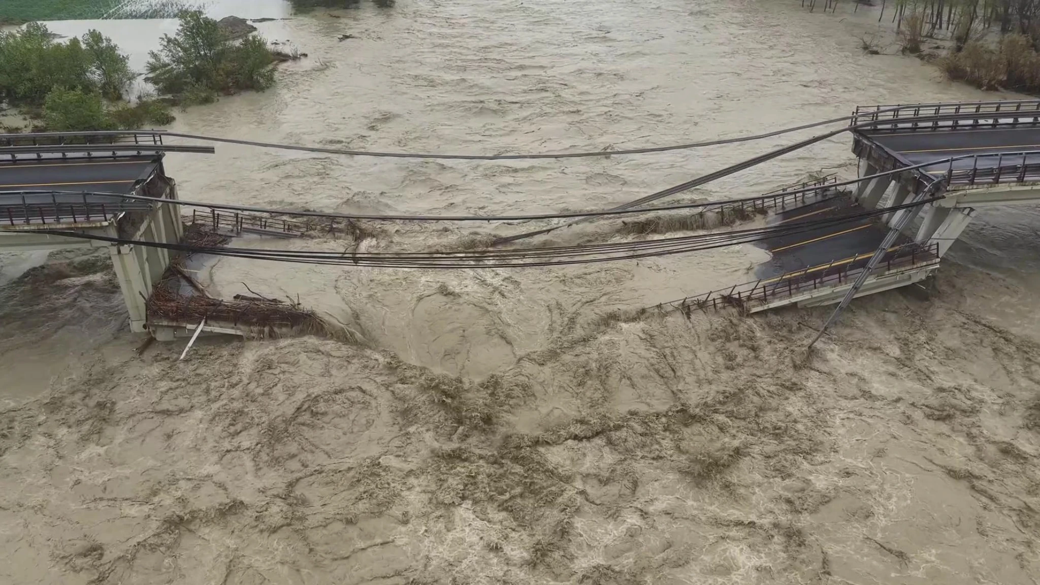 Crollo del ponte sul Trigno tra Abruzzo e Molise: le immagini dal drone