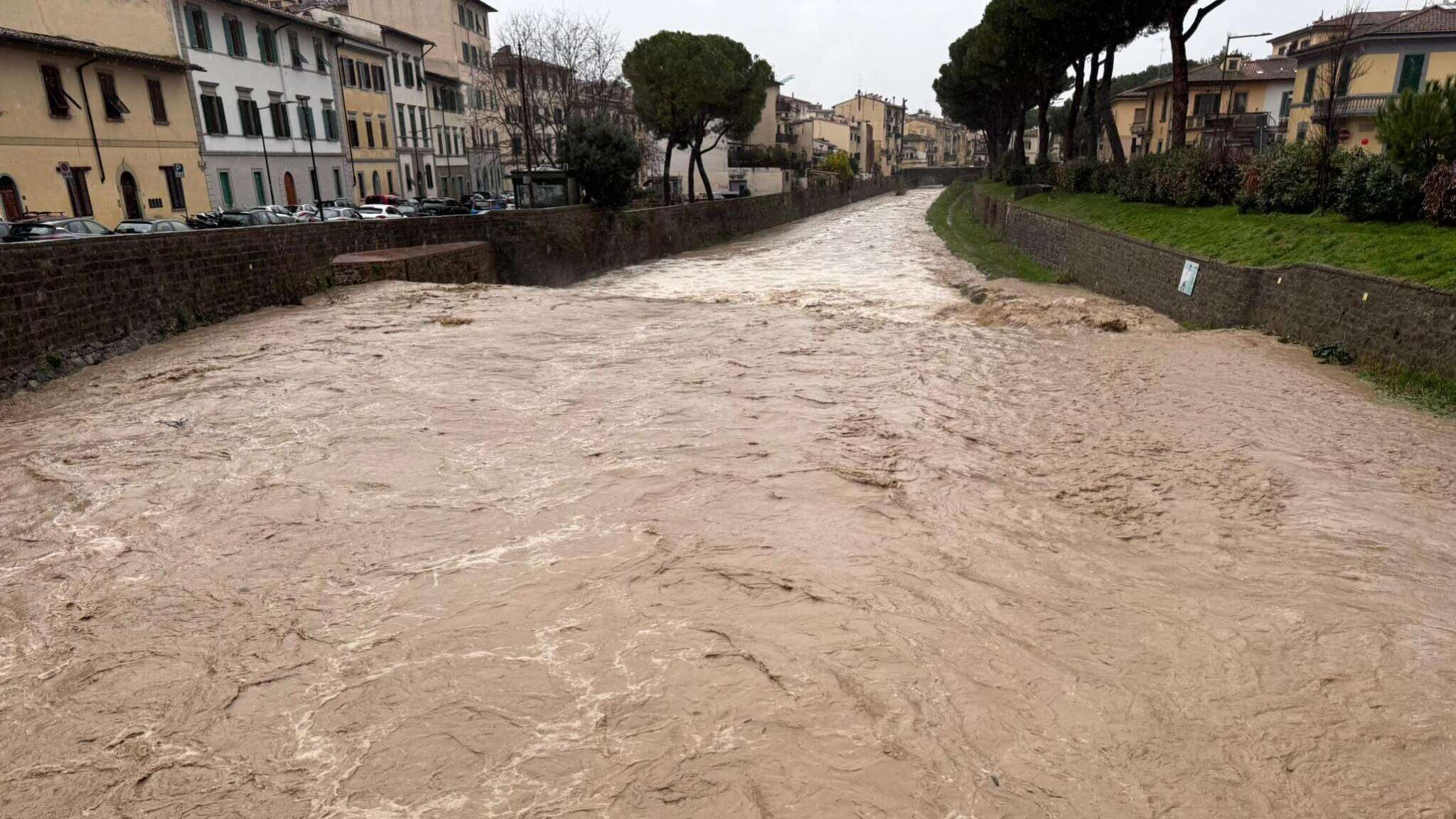 Maltempo in Toscana: scuole chiuse a Livorno, Pisa e Grosseto. Anche nel Lazio precipitazioni