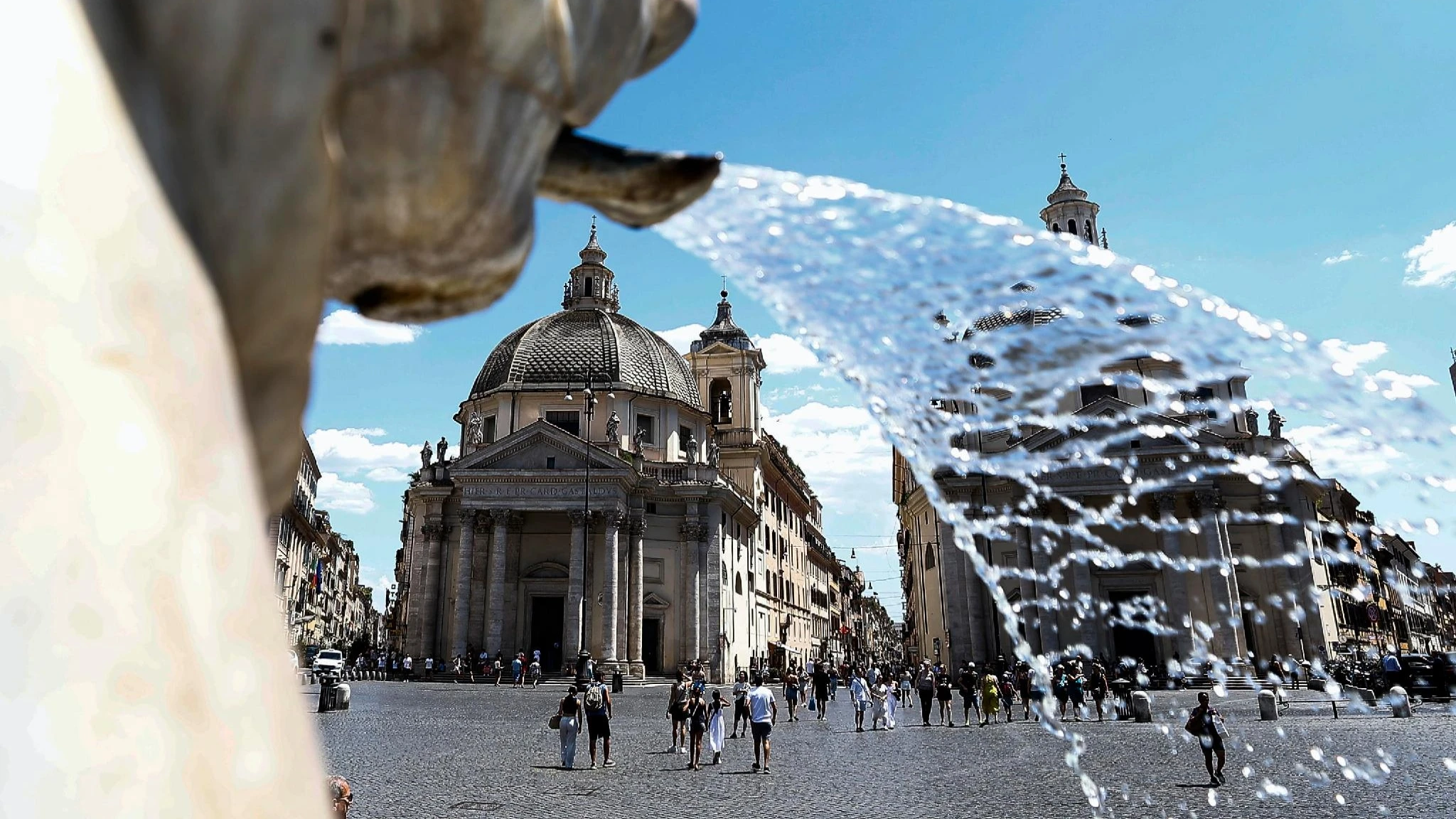 Arrivano i rifugi climatici: come le città si difendono dall'afa: i centri d'incontro climatizzati