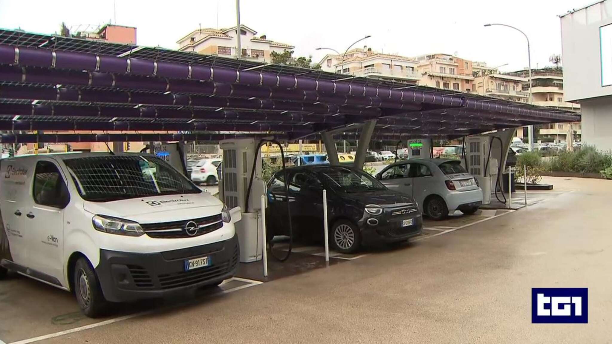 Auto elettriche, vendite in aumento ma Italia ultima in Europa