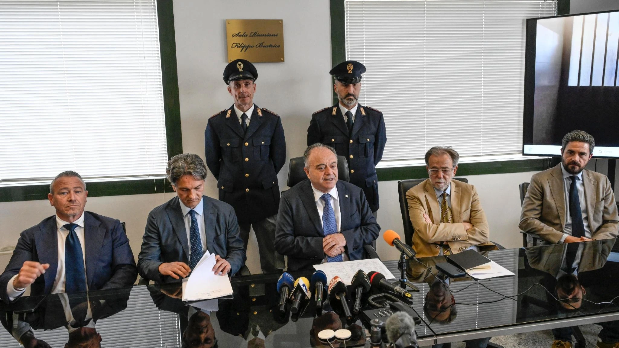 Gratteri: rubati e venduti da poliziotti infedeli dati su calciatori e cantanti