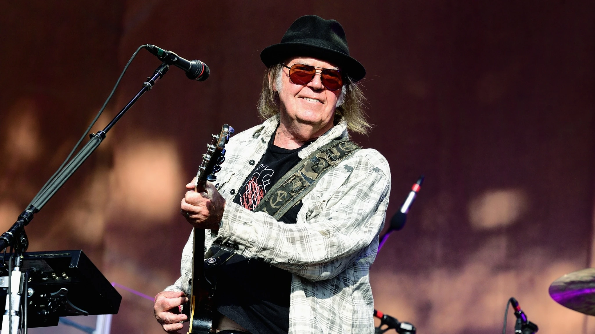 Auguri a Neil Young: il cantautore canadese compie 80 anni
