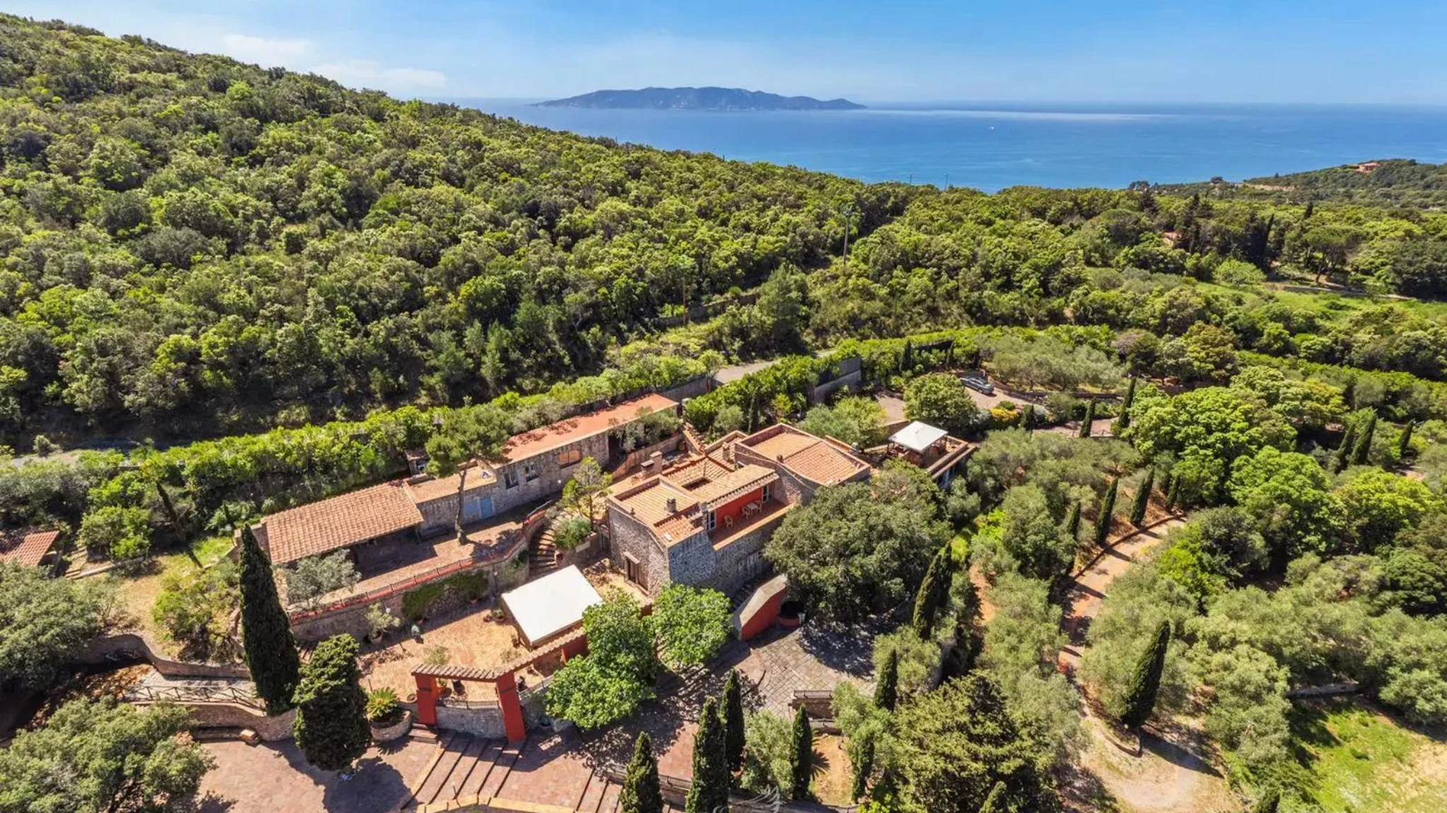 Raffaella Carrà, la sua mega villa all'Argentario è in vendita: 1.000 metri quadri da sogno