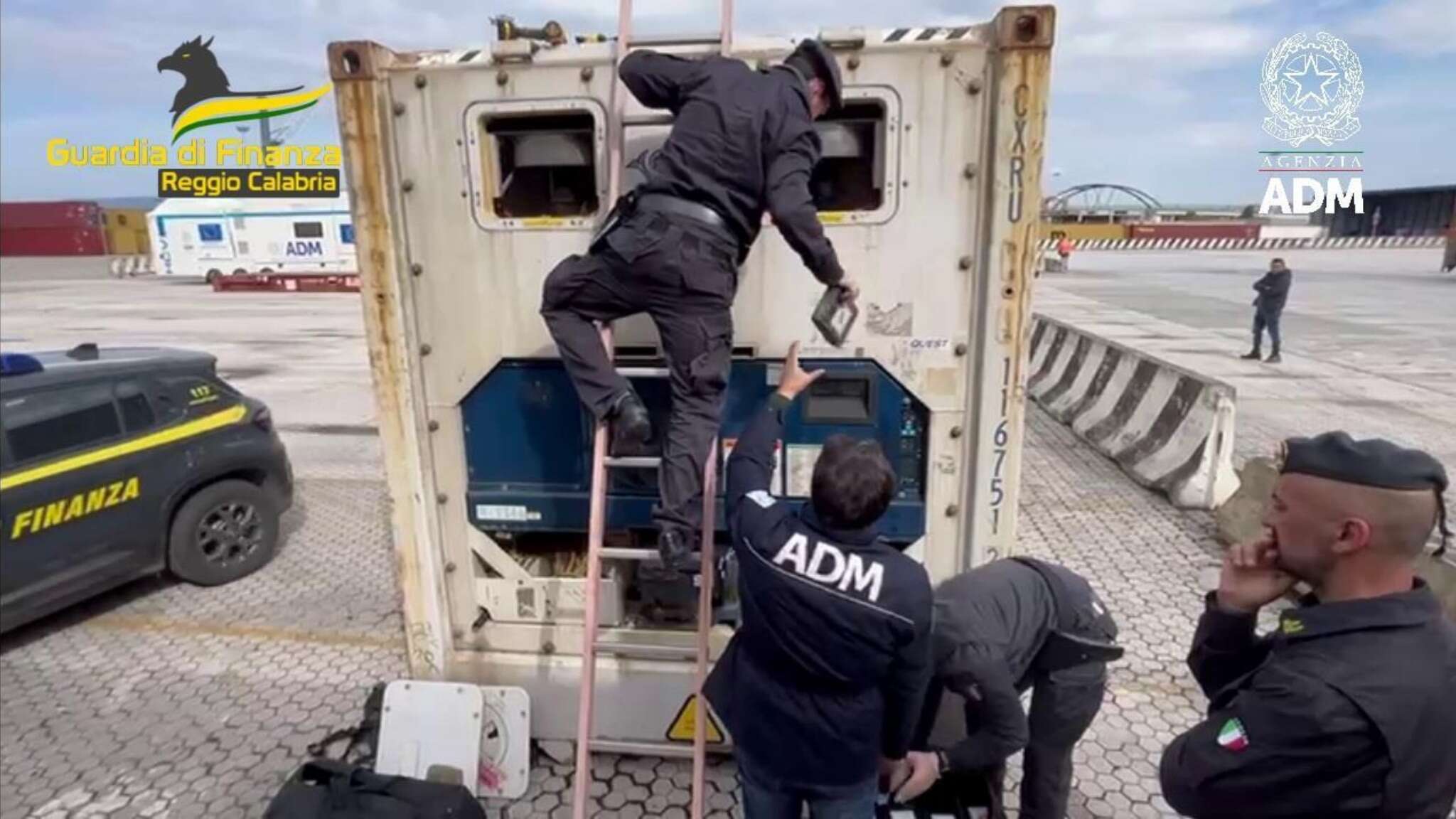 La cocaina nascosta nei sacchi di pellet, maxi sequestro a Gioia Tauro