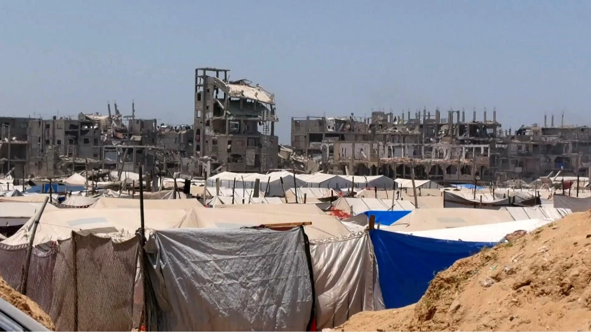 Gaza: 56mila ormai il totale dei morti. Ieri altri 46 per attacchi Idf su centri di aiuti privati
