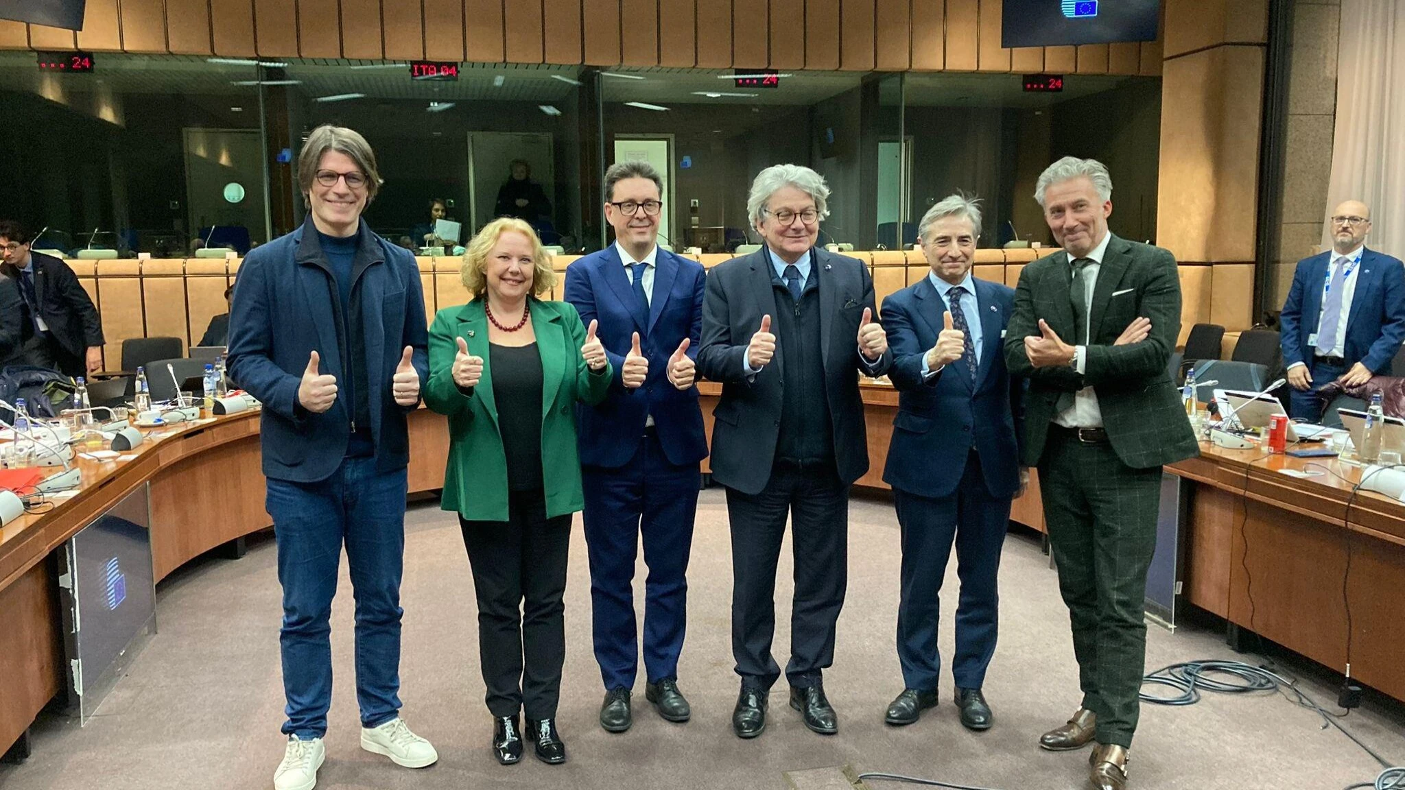 Legge sull'Intelligenza Artificiale, dopo 22 ore di negoziati ancora nessuna intesa a Bruxelles