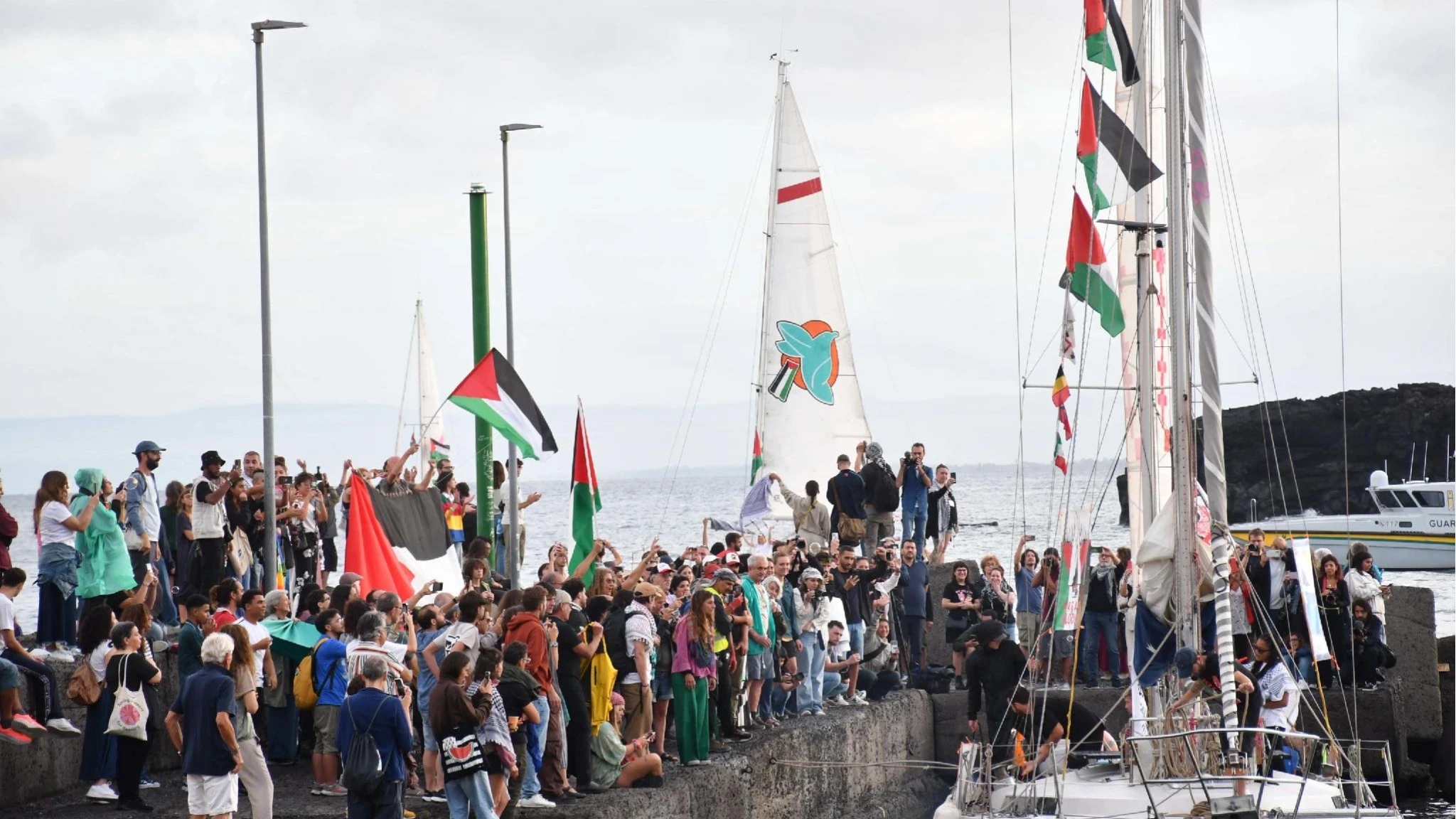 Bombe israeliane su Gaza, 29 morti. Flotilla, Tajani: “Pericoloso andare verso il blocco navale”