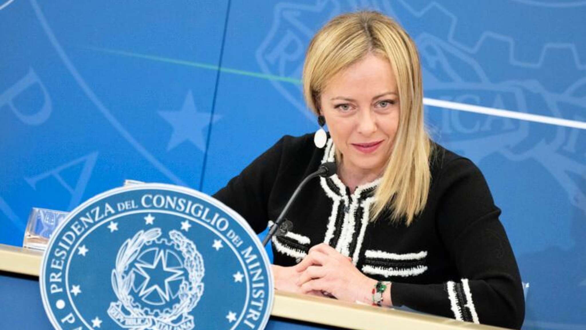 Meloni in conferenza stampa: il caso di Cecilia Sala e i servizi di Space X al centro delle domande